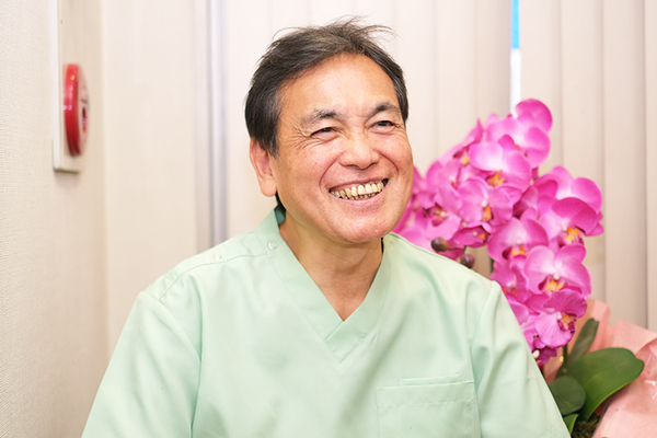 青山芳博院長 歯科室 青山6