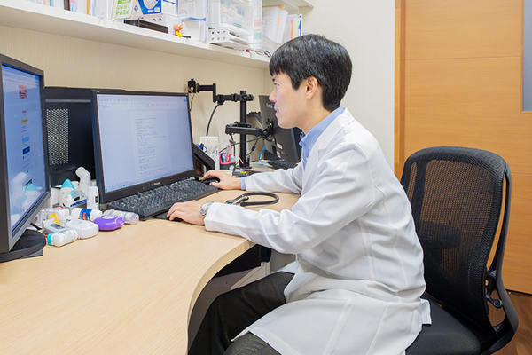 高石真那斗院長 日向たかいしクリニック6