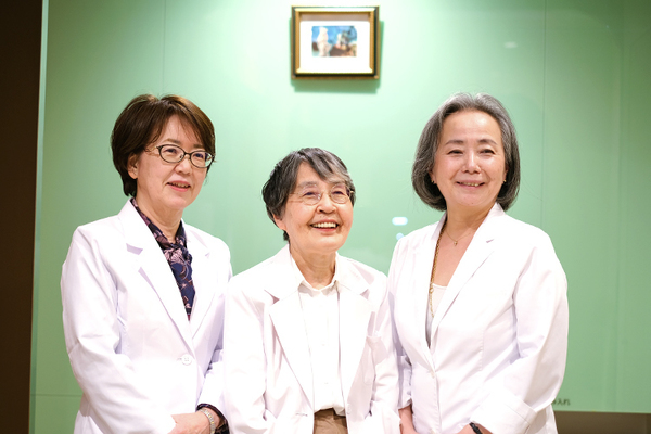 原茂子院長、濱田千江子先生、村島温子先生 原プレスセンタークリニック6