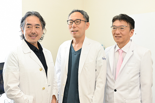 尾崎聡理事長、岩田智則院長、反町隆俊副院長 えびな脳神経クリニック6