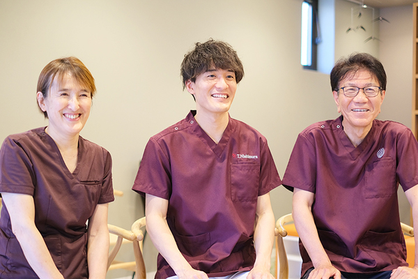 西村賢人院長、西村賢二先生、西村公恵先生 さがの杜にしむら歯科クリニック6