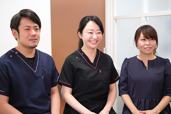 高橋英子院長、有田美江先生、藤野紘亘先生 けやき歯科醫院北柏6