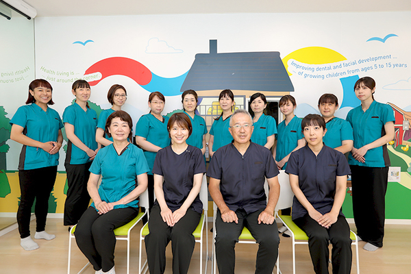 冨本昌之院長、長尾諒子副院長、田村怜子先生 とみもと歯科医院6