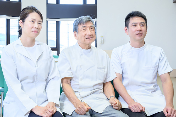 海津嘉蔵院長、海津嘉弘先生、海津美穂先生 新北九州腎臓クリニック6