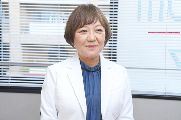 川村麻規子院長 こどもクリニックmom6