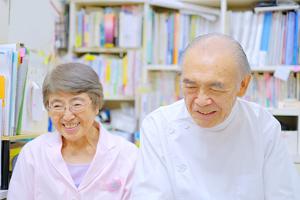 魚住義明院長、魚住君枝子副院長 表山クリニック6