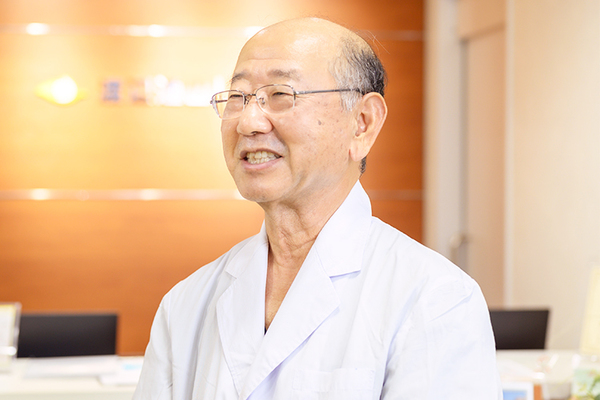 山川良治院長 渡辺通山川眼科6