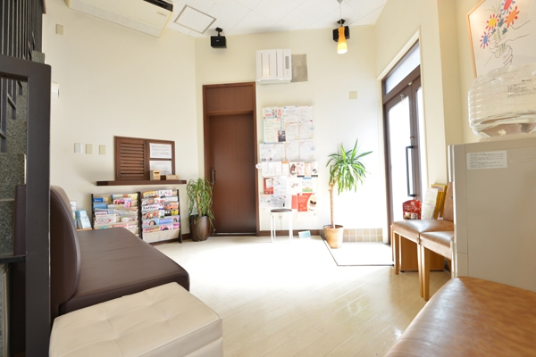 おしゃれな院内長年、住民の健康を守り続けてきた花園医院 19195 ma 1 1445999576
