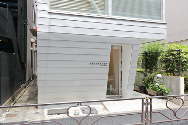 本郷三丁目駅から歩いて5分ほどの場所にある好立地 1