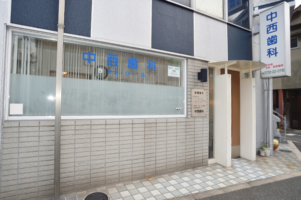 JR京都線・千里丘駅から徒歩3分ほどの通りに面したクリニック 1