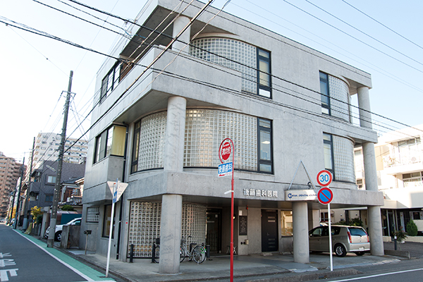 淵野辺駅から徒歩4分。駐車場7台完備 1