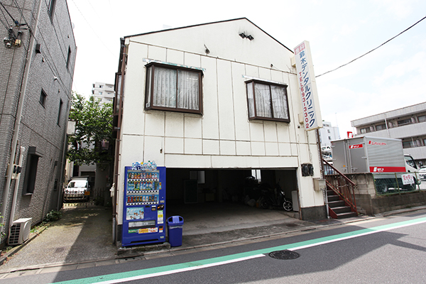 新小岩駅より歩いて5分ほどの場所にある 1