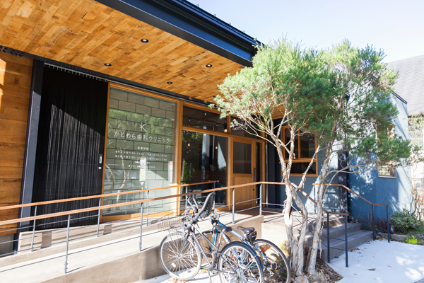 「梶原」バス停下車すぐにあるおしゃれなかじわら歯科クリニック 1