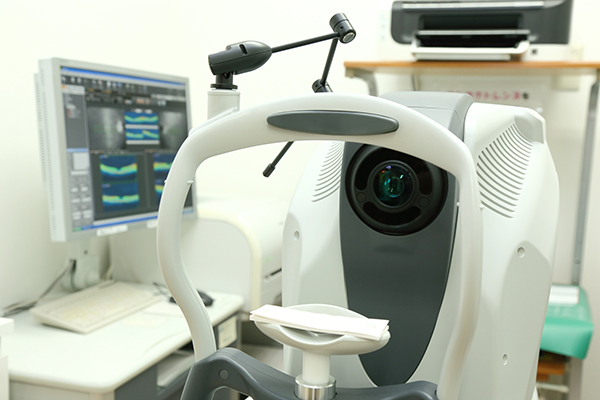 先進の眼底検査装置OCTも備えている 1