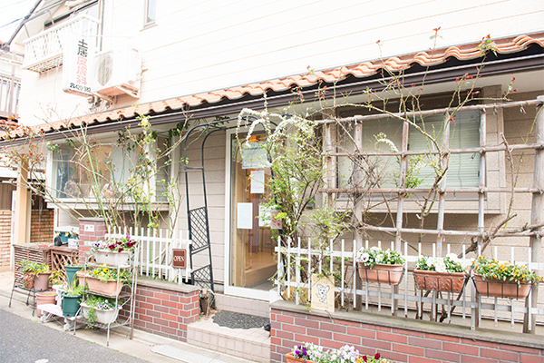 住宅地の中にある「土居皮膚科」 1
