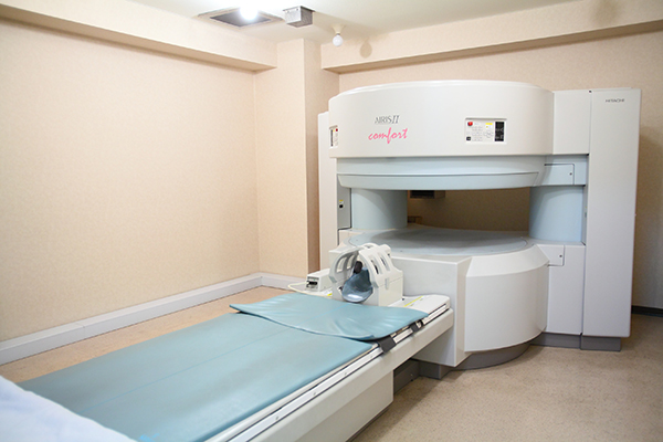 オープン型のMRI。圧迫感を感じることなく検査ができる 20181128 1