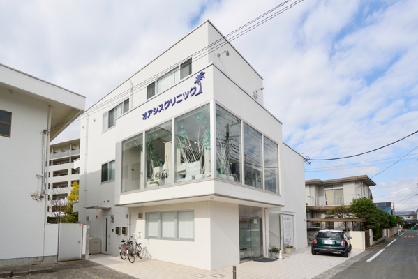 団地中央バス亭から徒歩3分。閑静な住宅街に佇むクリニック 163996 ma 1 1448417765