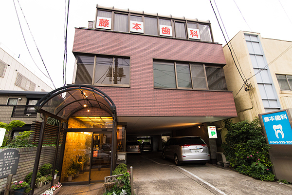 本千葉駅から徒歩5分。アクセスの良い立地 1