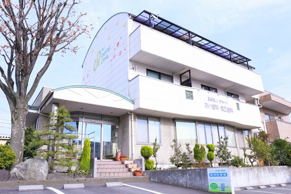 あい歯科 矯正歯科 岡崎市 駐車場も完備し、大通り沿いに面しておりアクセスも良好
