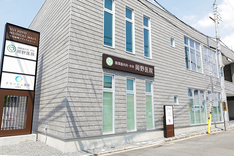 岡野医院 城陽市 駅からのアクセスも良く、駐車場も完備しているため通院しやすい