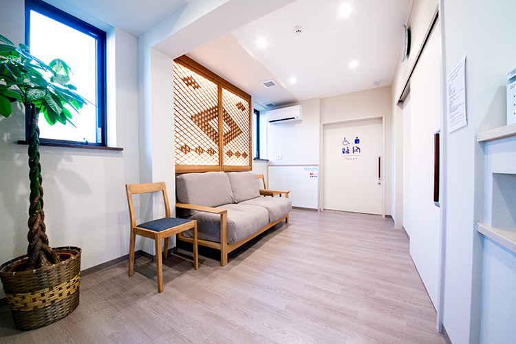 こば歯科医院 三鷹市 三鷹駅から徒歩2分。院内はバリアフリー構造