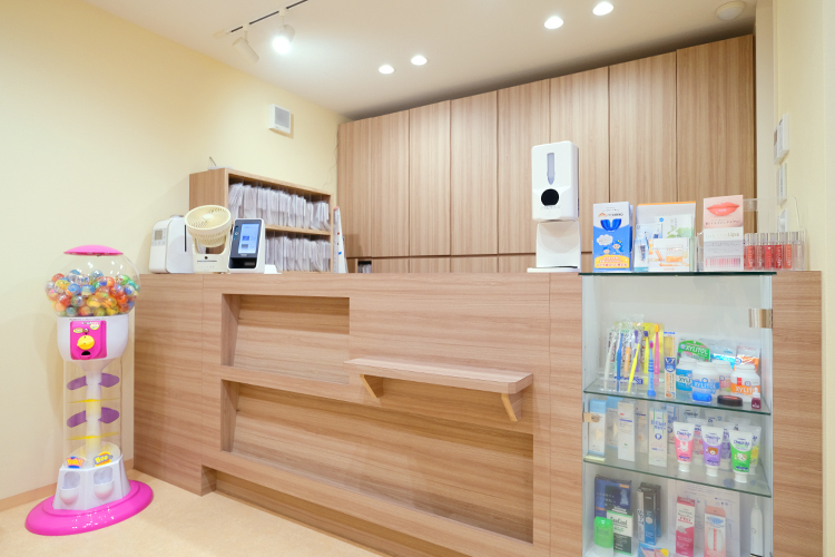 齊藤歯科クリニック 藤沢市 優しいスタッフが出迎える受付