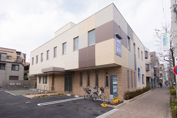 川越内科クリニック 三鷹市 三鷹駅・吉祥寺駅からバス15分。駐車場も完備されている