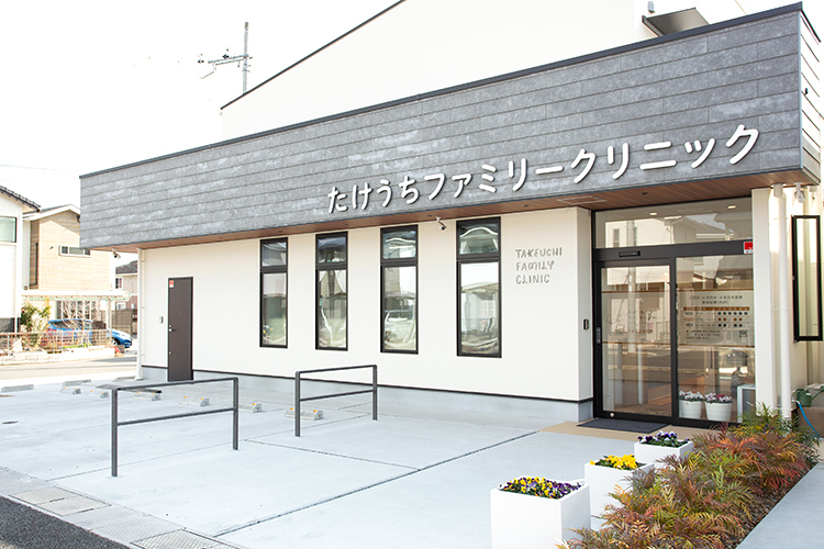 たけうちファミリークリニック 相楽郡精華町 公共交通機関、自家用車のどちらでもアクセス至便