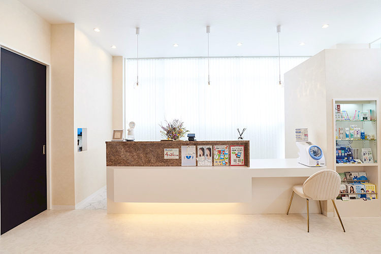 SHO DENTAL Salon 小平市 スタッフが優しい対応で迎え入れる受付