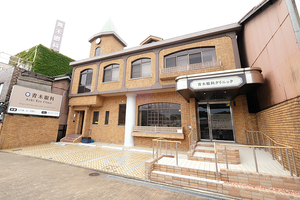 青木眼科クリニック 北九州市八幡東区 住宅街にあるクリニック。駐車場は3台完備