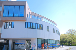 Sola Clinic 横浜市都筑区 緑に囲まれ季節の移り変わりを感じられる。北山田駅より徒歩1分