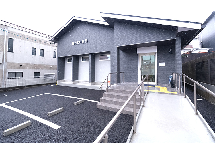 はっとり歯科 京都市北区 駐車場、駐輪場も完備されており、通院がしやすい同院