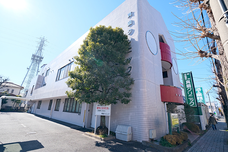 真鍋クリニック 羽村市 小作駅から徒歩圏内。駐車場完備で車での通院も可能