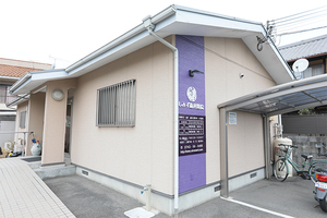 しみず歯科醫院 大和郡山市 近鉄橿原線筒井駅より徒歩5分、駐車場も完備と交通至便が良い