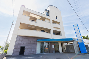 スカイメディカルクリニック 高松市 継承開業に伴い、外観の雰囲気もがらりと変わった