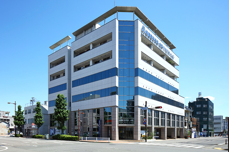 松岡整形外科・内科リハビリテーション 岐阜市 名鉄岐阜駅から歩いてほど近い場所にある