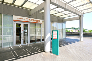 二子玉川ライズ ファミリー歯科 世田谷区 商業施設の2階にある「二子玉川ライズ ファミリー歯科」