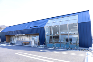さんのうメディカルクリニック 東海市 未来を感じさせるクリニックの外観。駐車場も広くアクセス良好