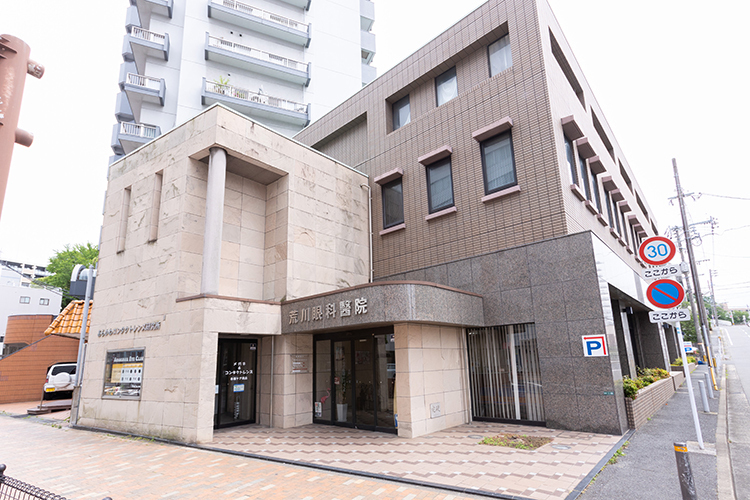 荒川眼科医院 北九州市八幡西区 もともと銀行だった建物。歴史のあるクリニック