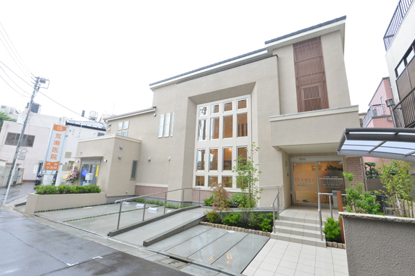 荒瀬医院 板橋区 下赤塚駅から徒歩5分。道路から玄関までスロープを完備している