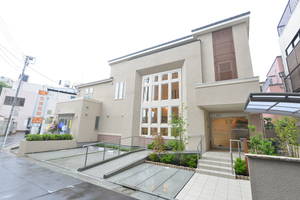 荒瀬医院 板橋区 下赤塚駅から徒歩5分。道路から玄関までスロープを完備している