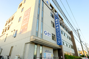 青木中央クリニック 川口市 入院病棟などを備えた5階建て。近隣住民の健康を見守ってきた