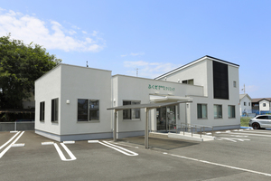 ふくだ循環器科内科クリニック 松山市 西垣生エリアに位置し、垣生中学校前バス停から徒歩2分にある