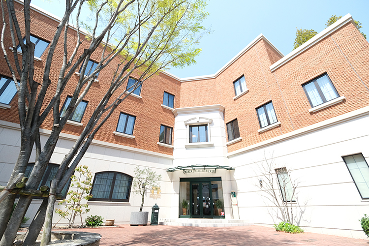 嘉村産婦人科医院 福岡市博多区 ホテルのような外観の「嘉村産婦人科医院」