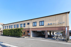 鳥居クリニック 春日井市 駐車場50台完備。院内にはさまざまな施設が充実している
