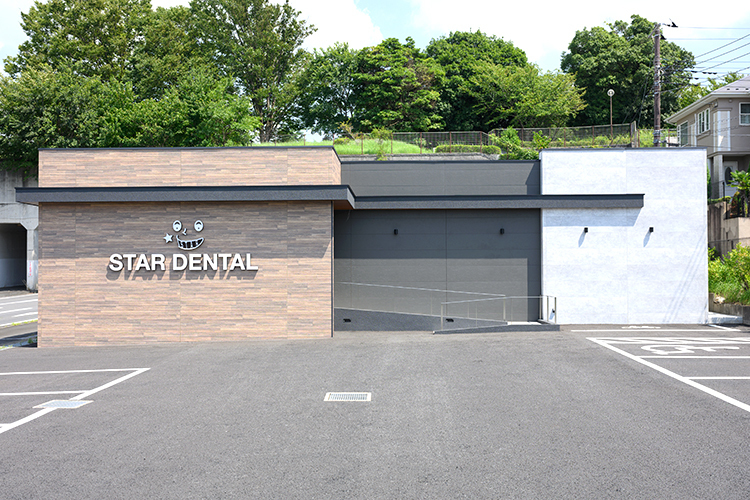 スター歯科 佐倉市 広い駐車場を完備しており、家族で通いやすいクリニック