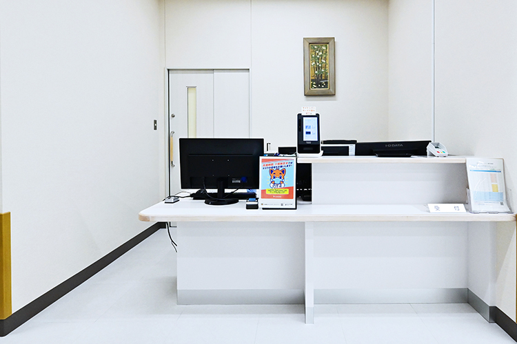 たけだ膠原病リウマチクリニック 京都市下京区 受付では親切なスタッフが丁寧に対応をしてくれる