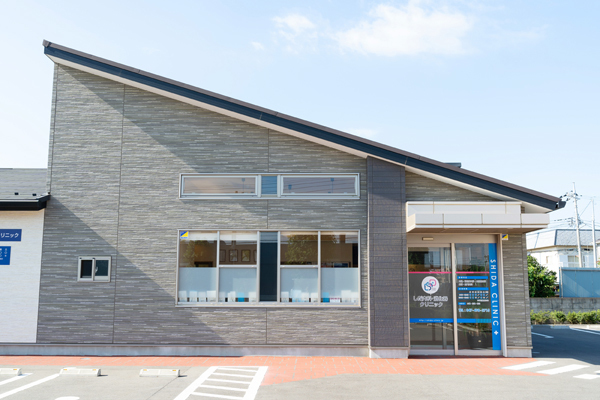 しだ内科・消化器クリニック 白井市 55台が停められる共有駐車場有り