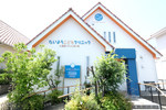 たいようこどもクリニック 船橋市 三角屋根とくじらのシンボルが目印