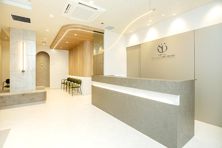 京都河原町スマイルデザイン歯科・矯正歯科 京都市中京区 京都河原町駅から徒歩4分の位置にある